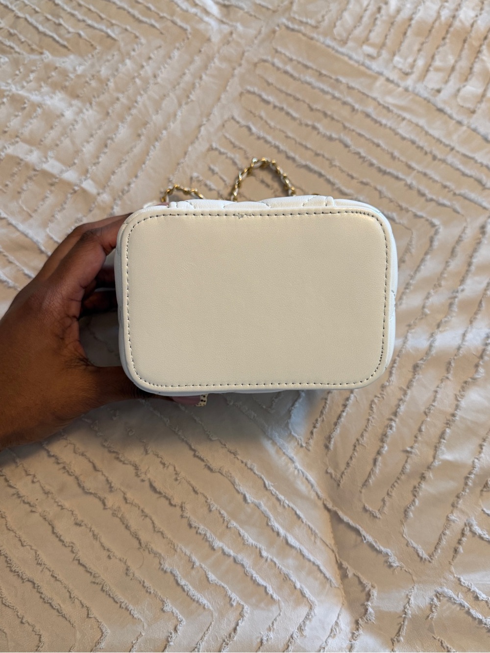 White Quilted Mini Chain Crossbody Bag - Picture 5 of 5